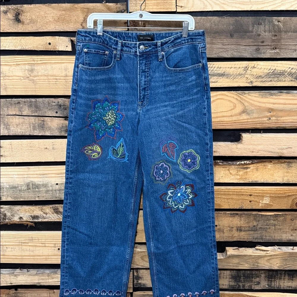 Free Assembly Women’s Hand Painted Boho‎ Floral High Rise Wide Leg Jeans Size 12 - Picture 2 of 9